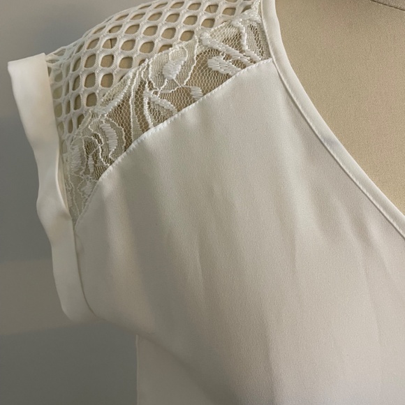 Zac & Rachel Creamy White Top With Shoulder Design- Size Small - Picture 2 of 6